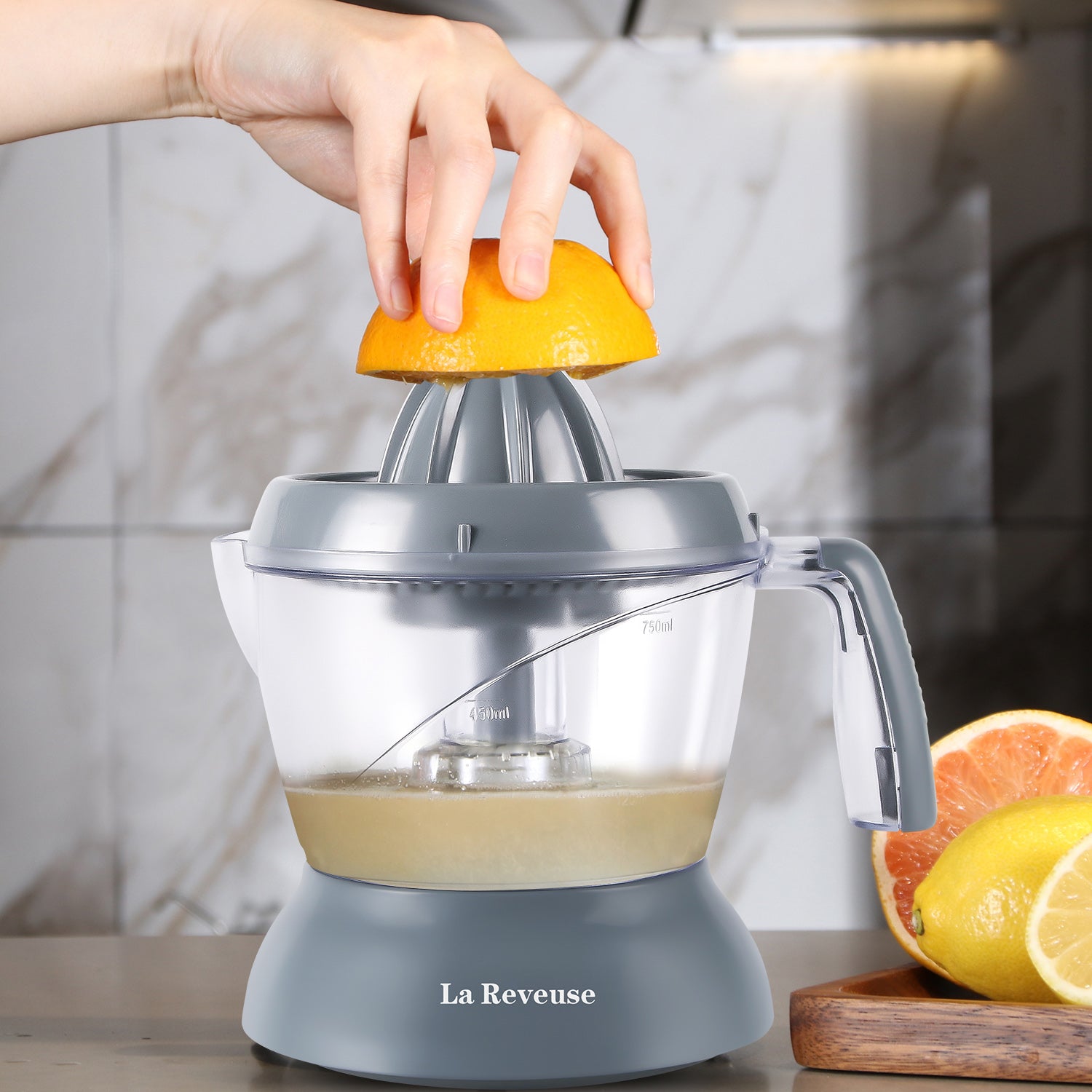 La Reveuse 25oz Citrus Juicer — Electric, Grey