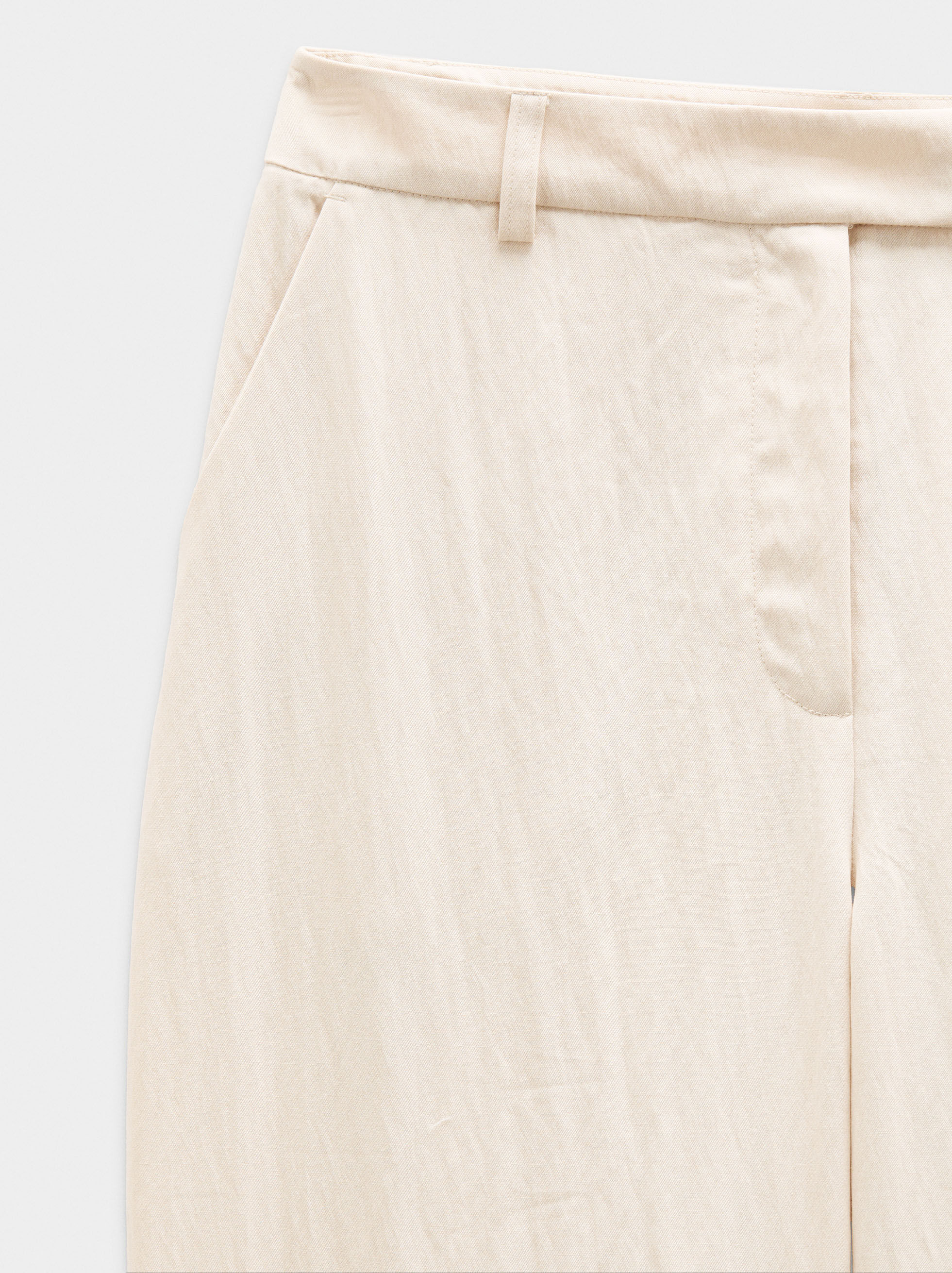 Pantalones rectos con efecto arrugado