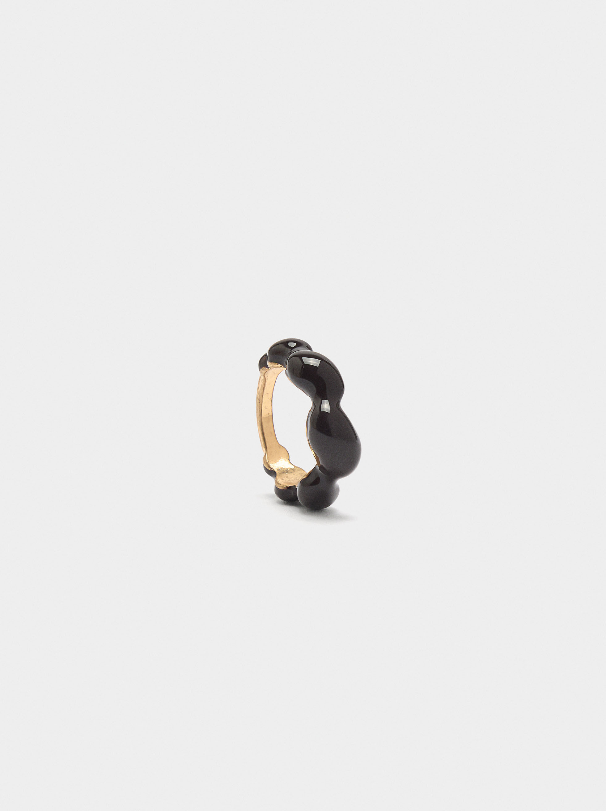 Anillo con esmalte
