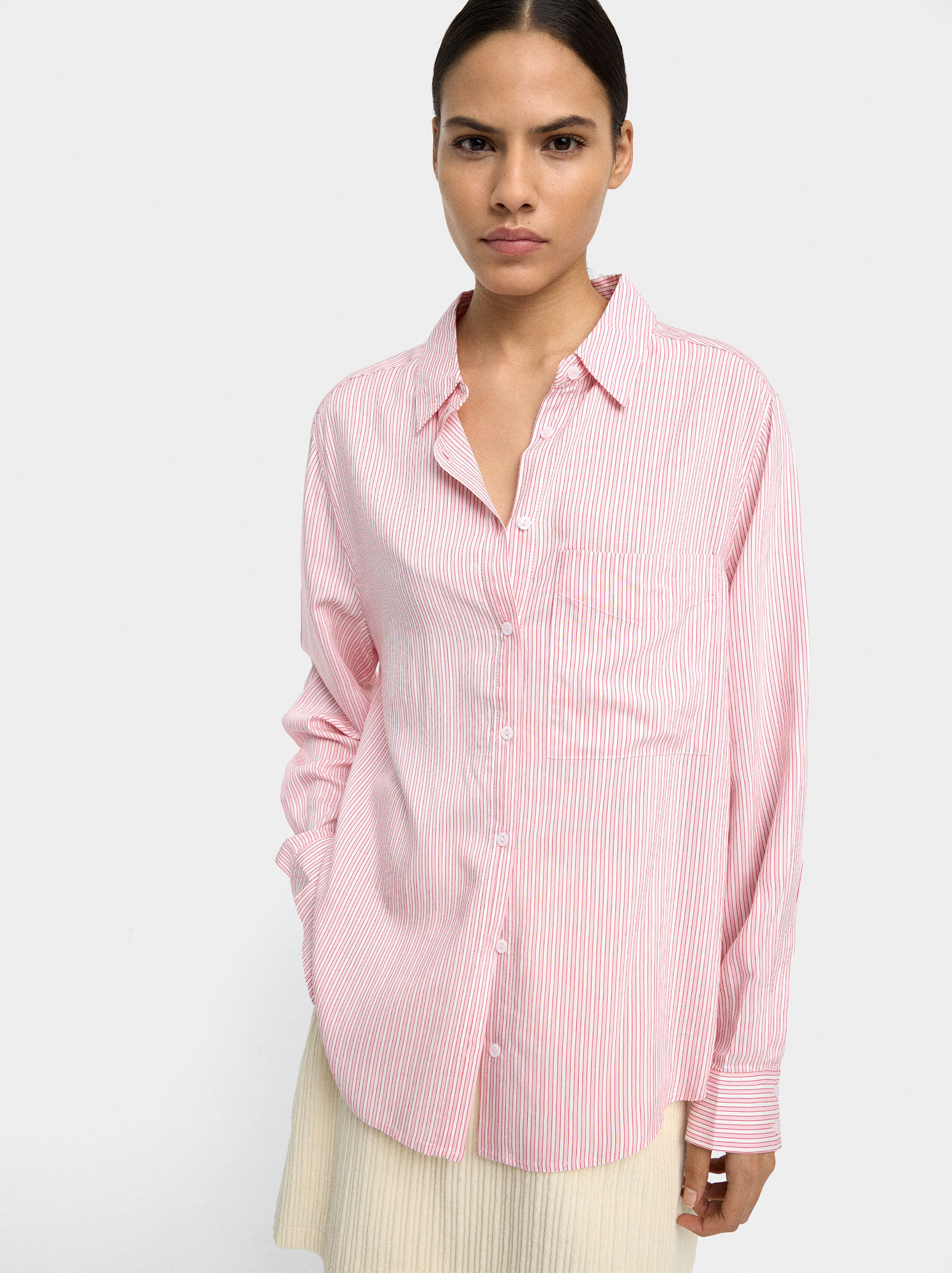 Camisa con rayas diplomáticas