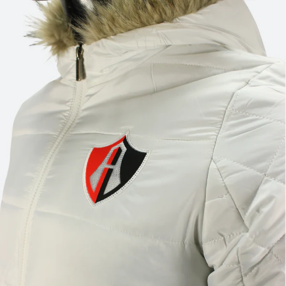 CHAMARRA PUFF COMFY ALL WHITE PARA DAMA ATLAS FC
