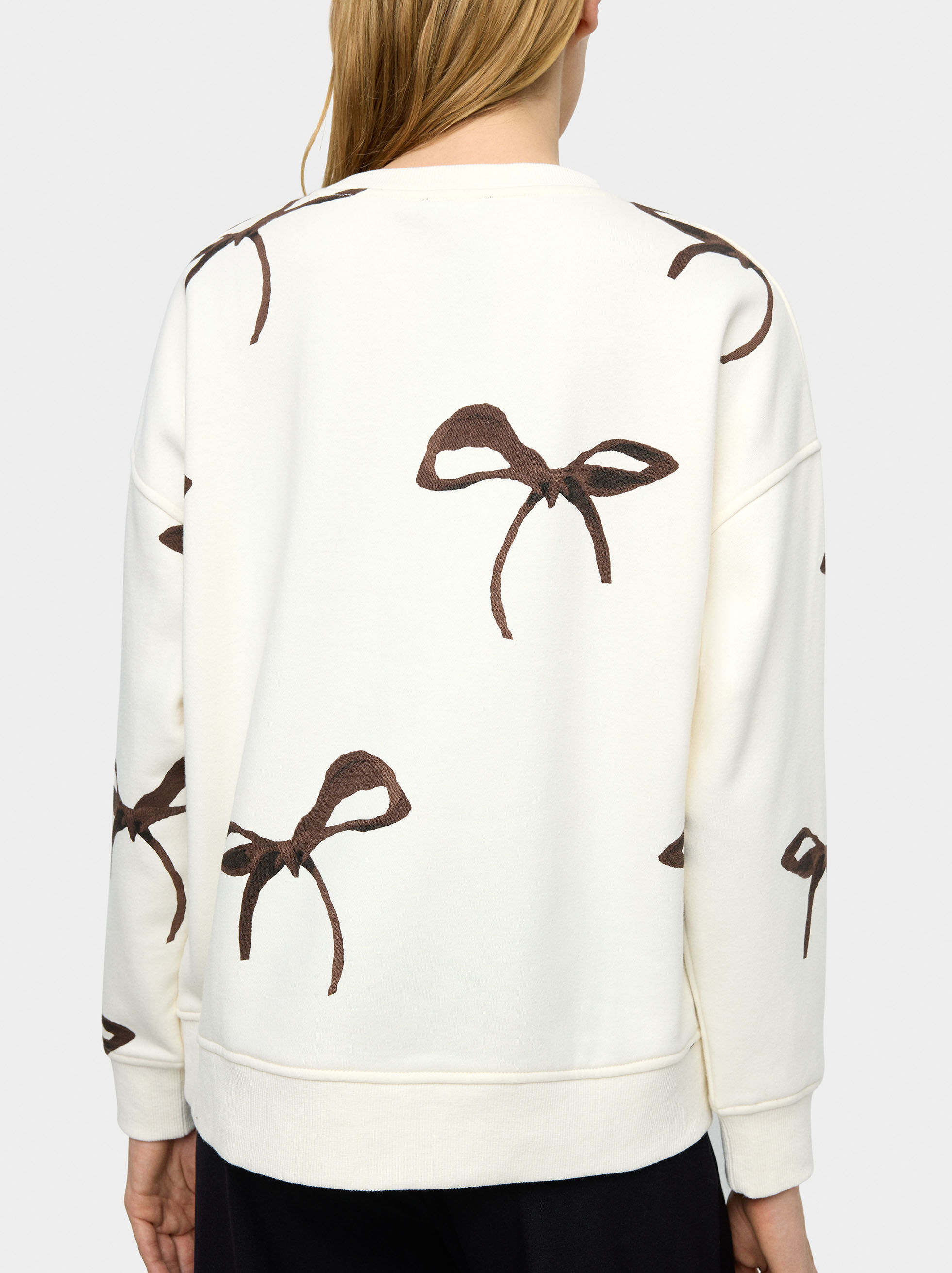 Sudadera estampada con lazos