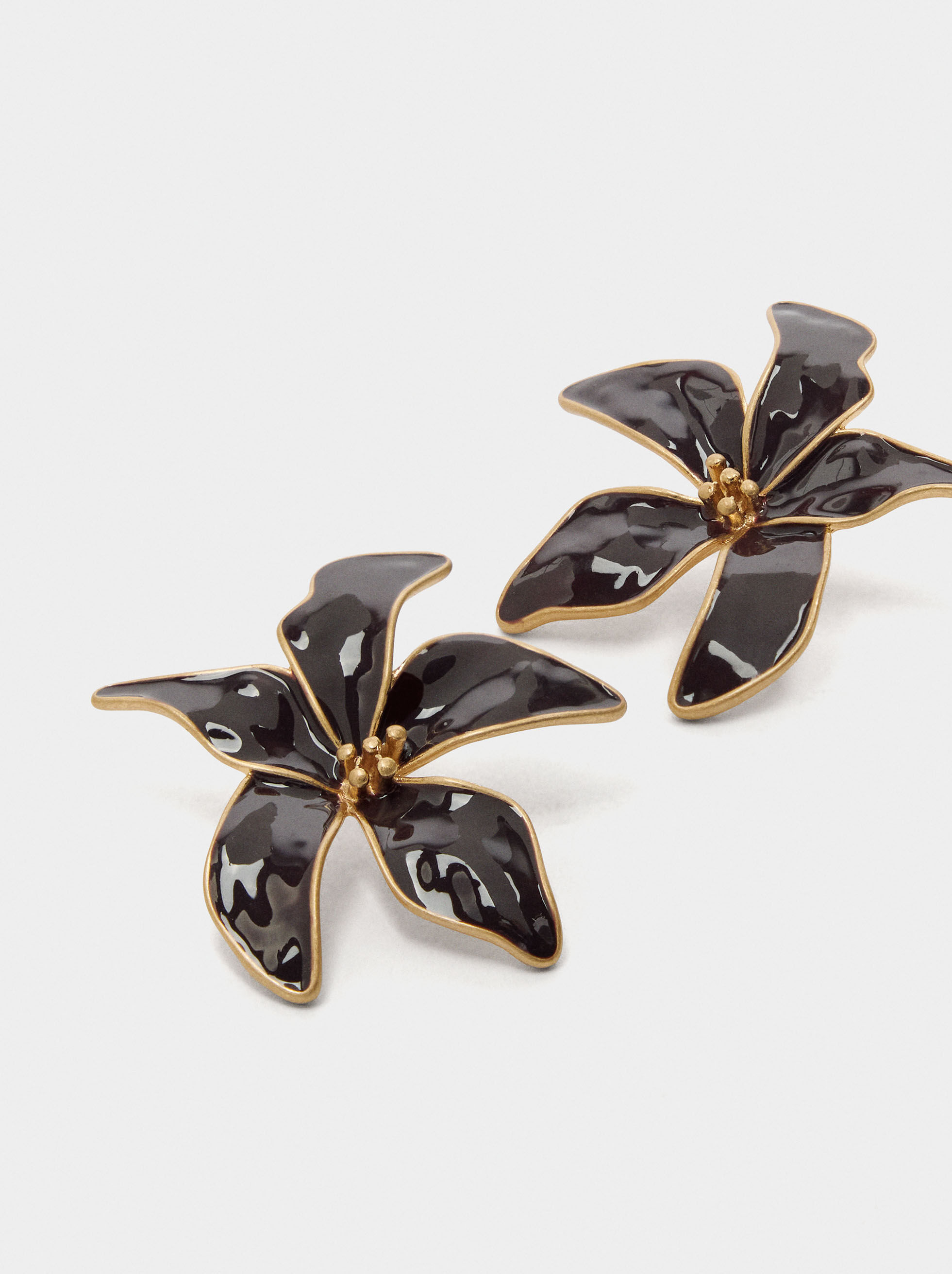 Aretes flor con esmalte