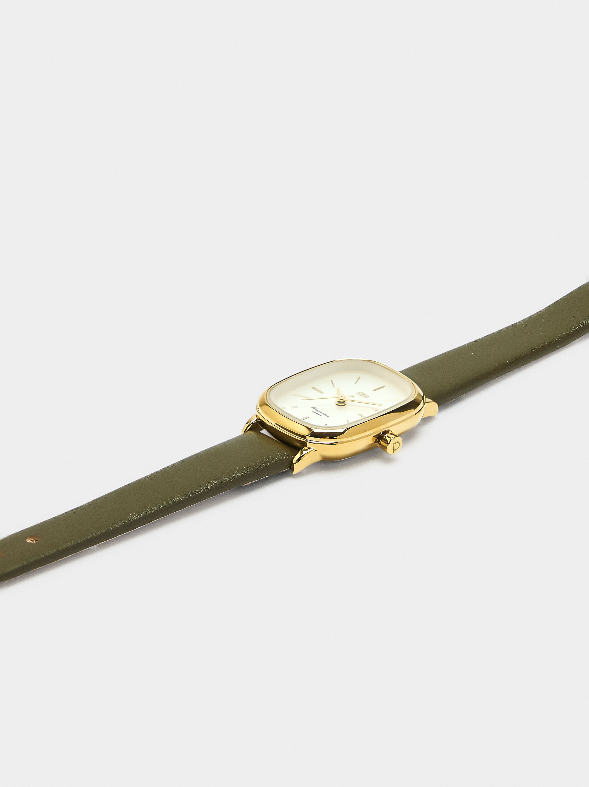 Reloj rectangular con correa efecto piel