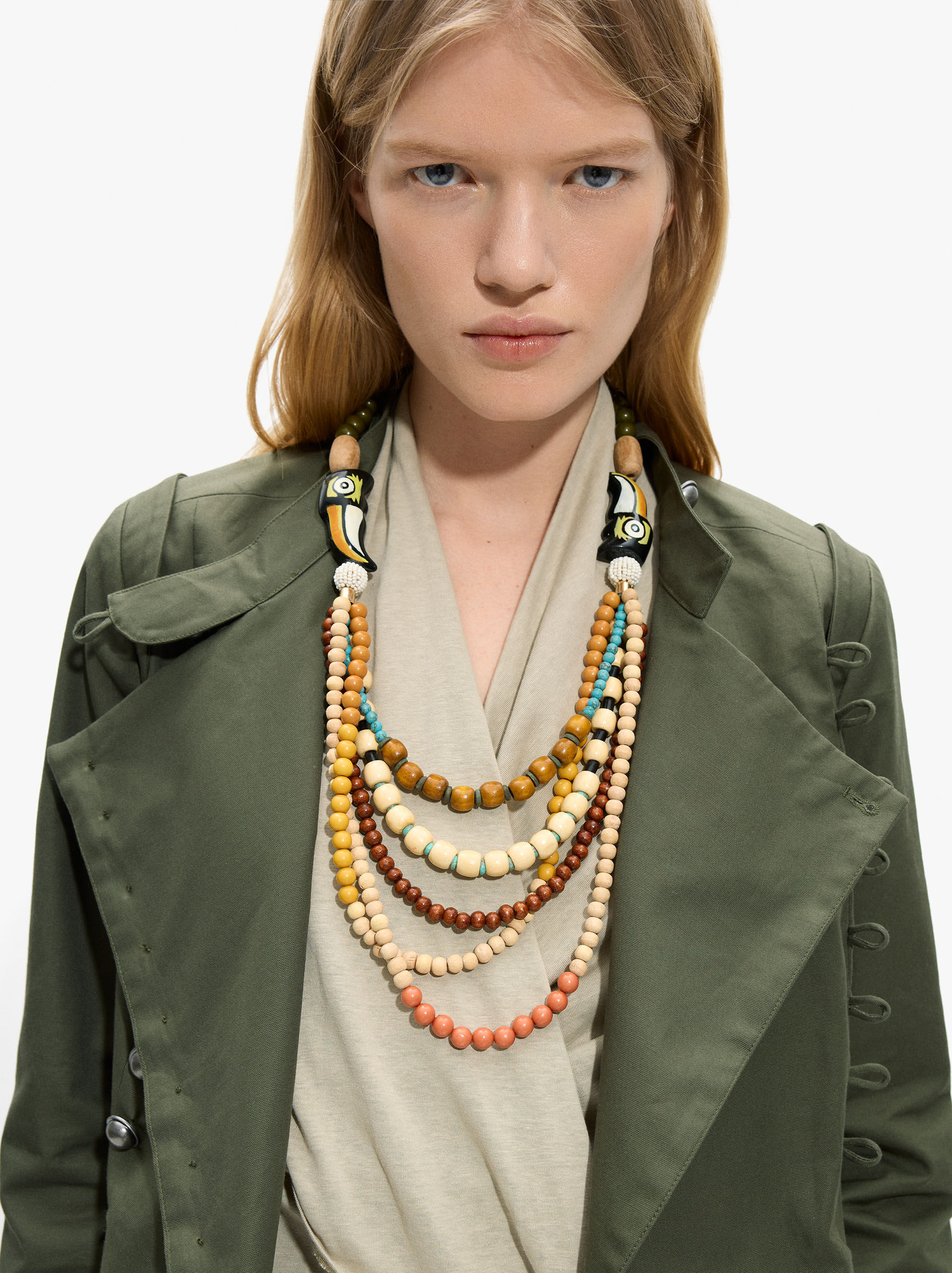 Collar con cuentas de madera