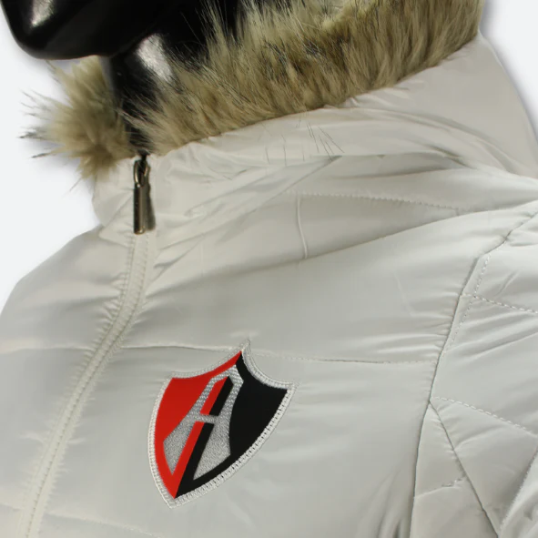 CHAMARRA PUFF COMFY ALL WHITE PARA DAMA ATLAS FC