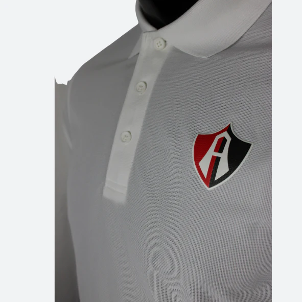 POLO ATLAS FC BLANCA CON PARCHE TEXTURIZADO