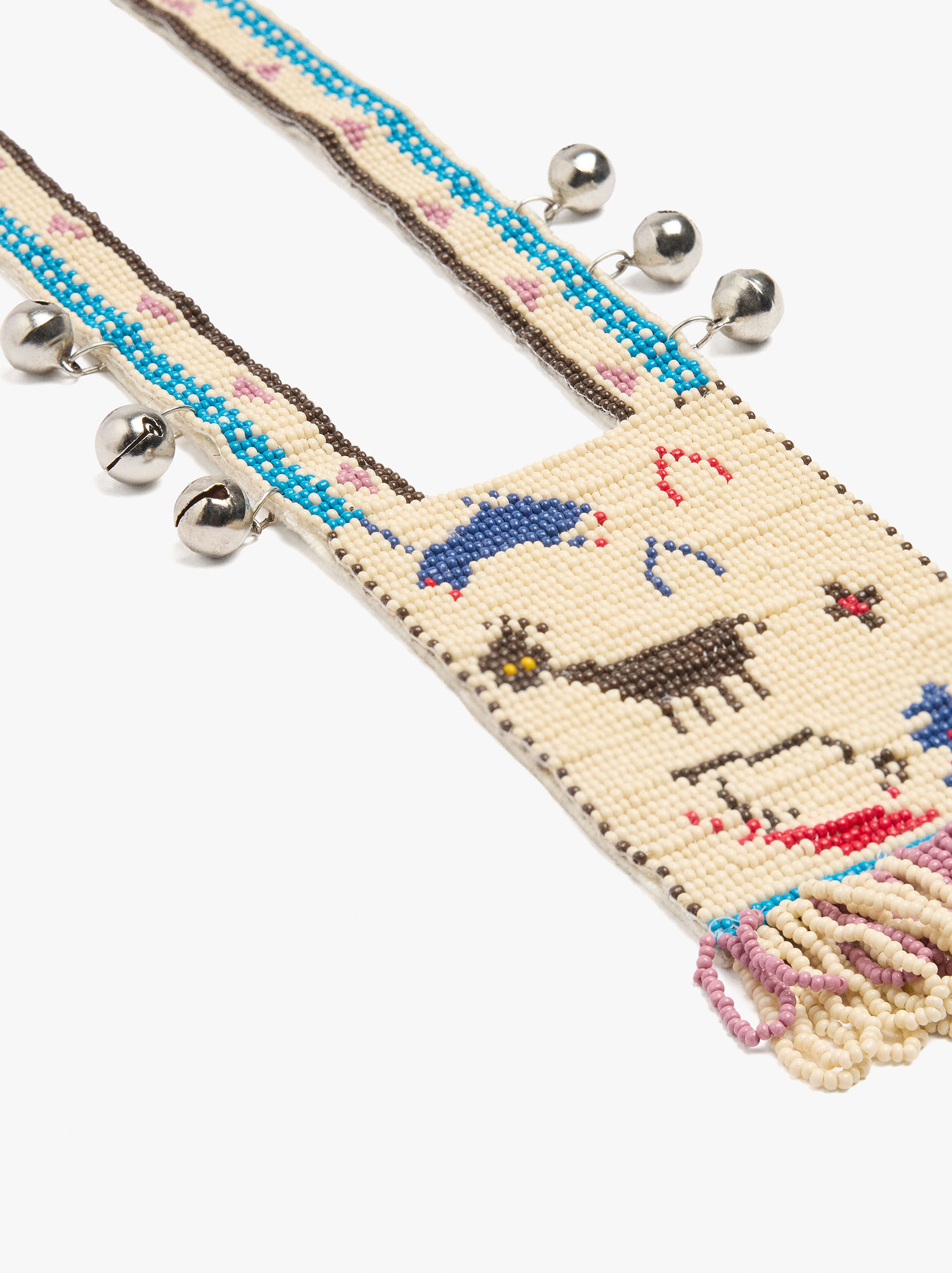 Collar largo con cuentas y cascabeles