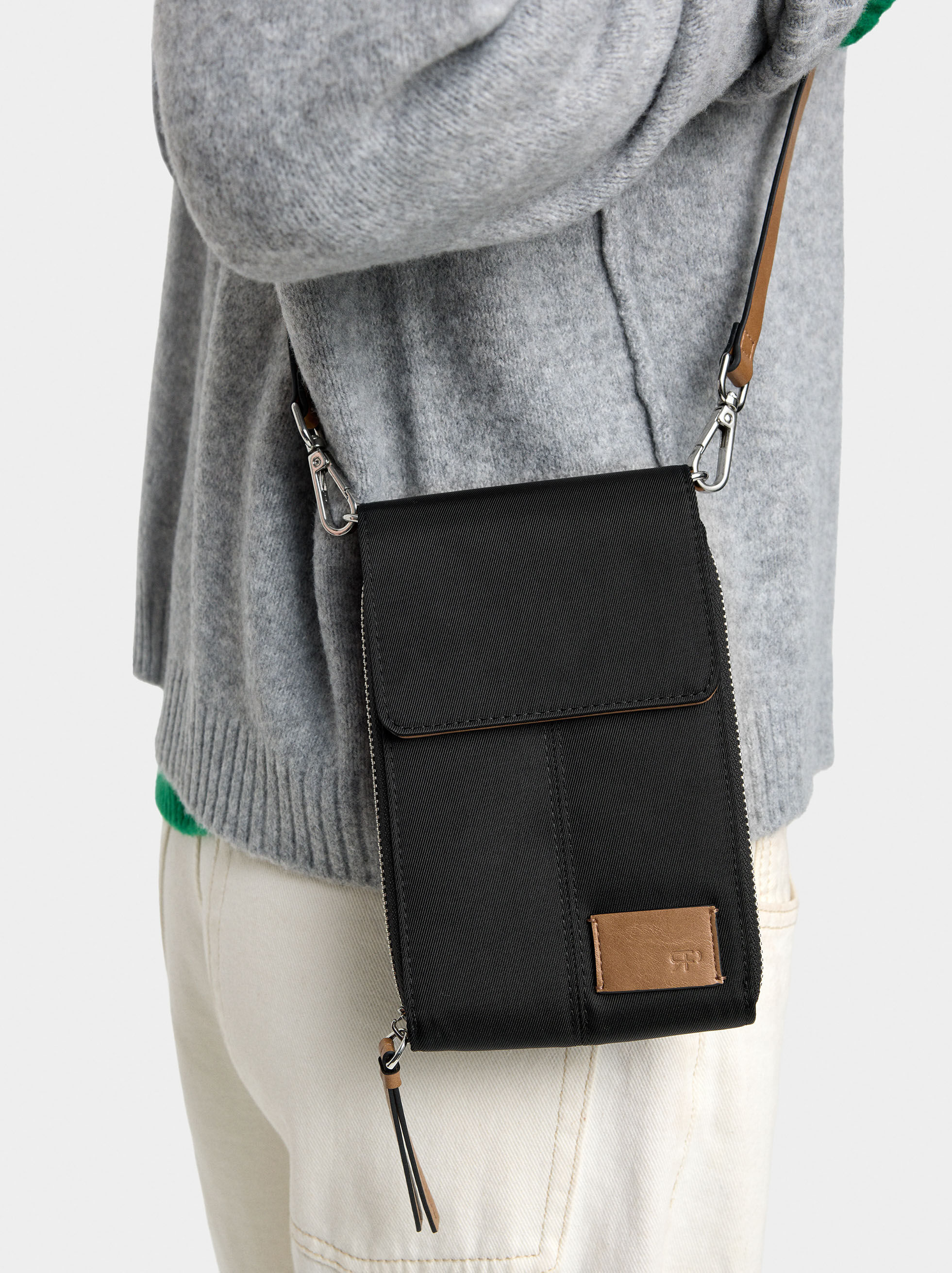 Bolsa para teléfono móvil efecto nylon