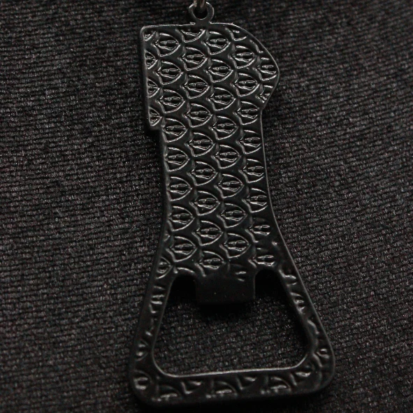 LLAVERO DESTAPADOR ESCUDO ATLAS FC NEGRO