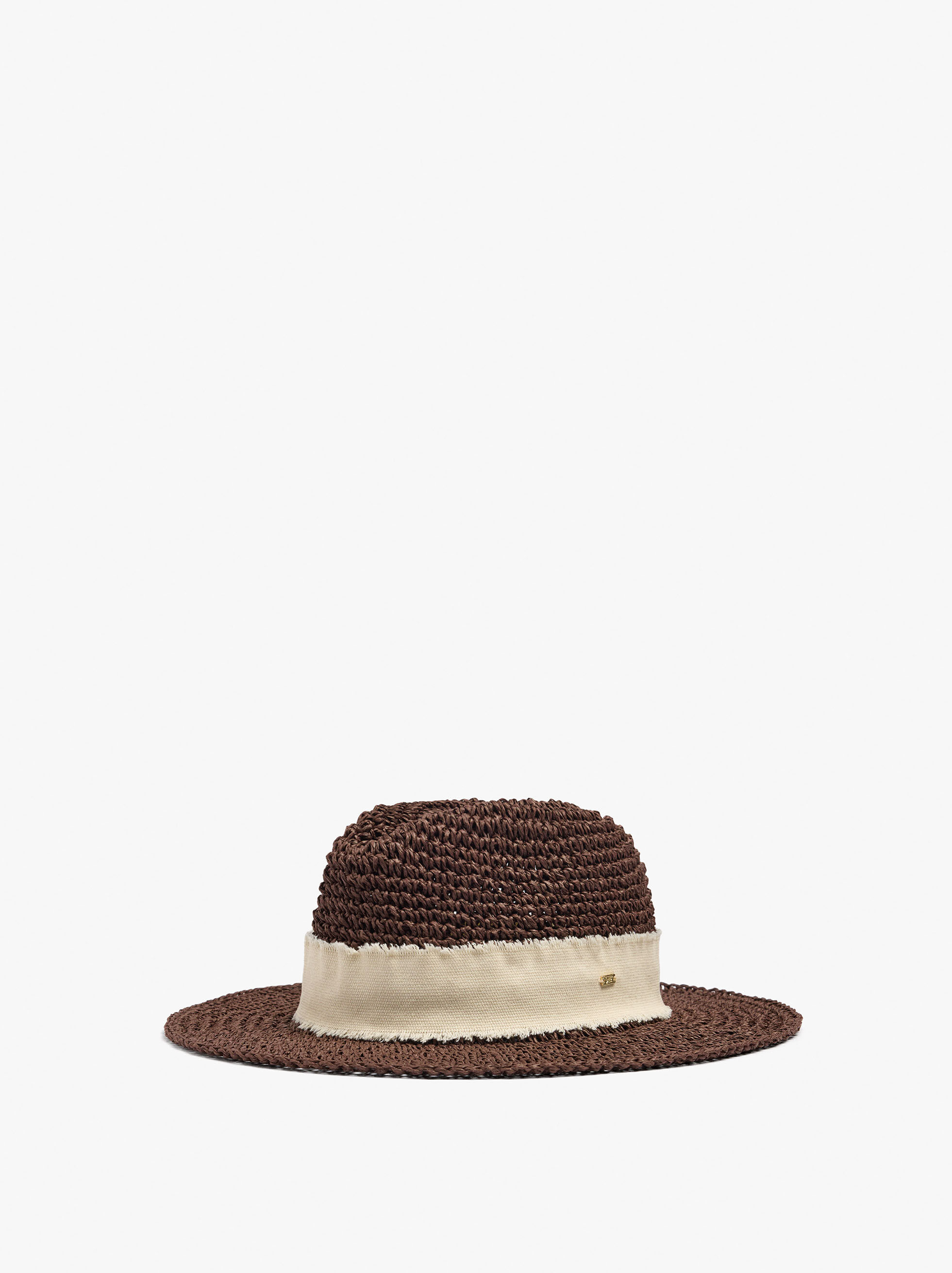 Sombrero con efecto paja y cinta de tela