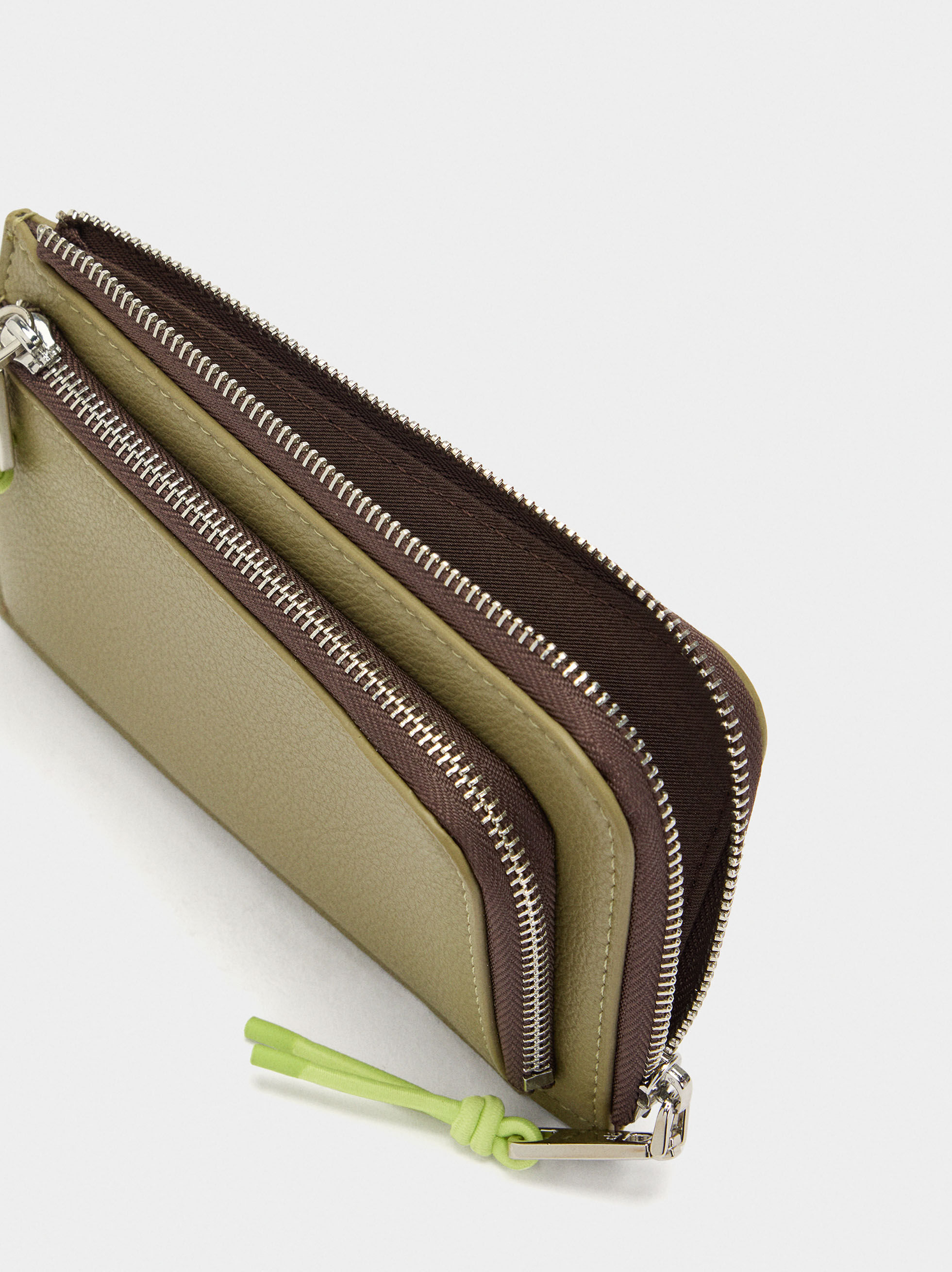 Bolsa multiusos con textura y cordón