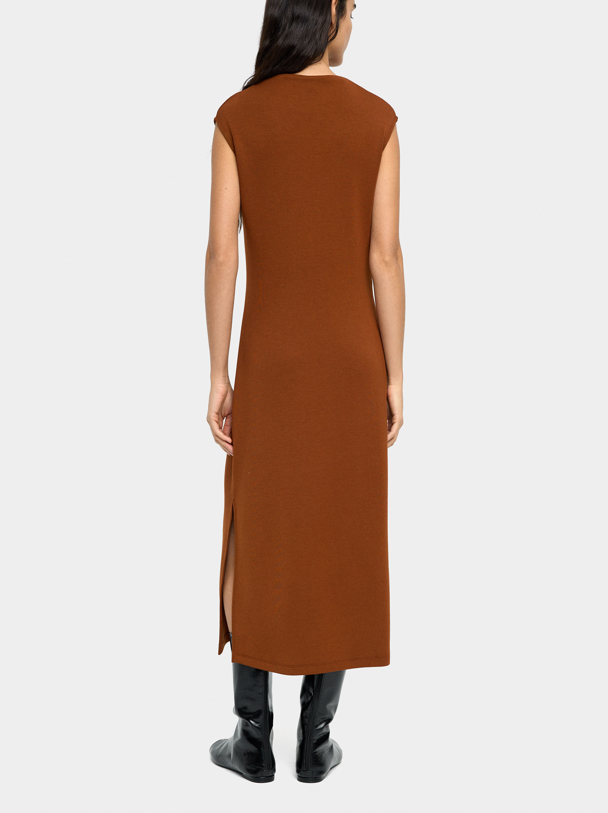 Vestido midi con volantes